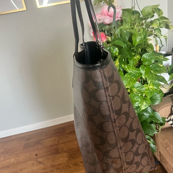 Coach large tote rare find - Picture 3 of 4
